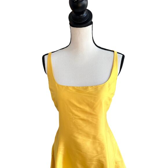 Ralph Lauren Gorgeous 100% Silk Golden Yellow Fit & Flare Dress Women’s Size 10 - Picture 3 of 9